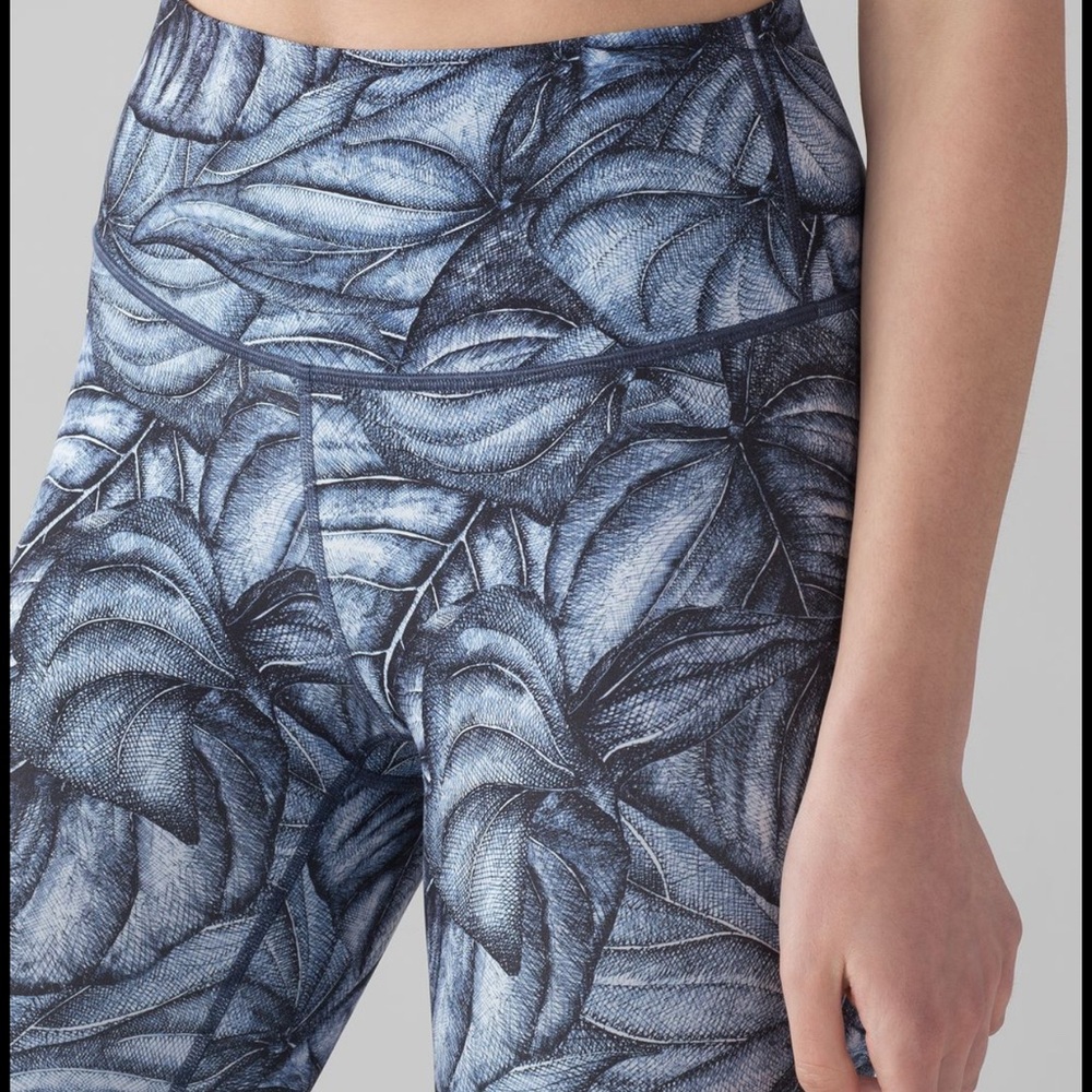 Lululemon Blue Leaf Pattern luxtreme Leggings